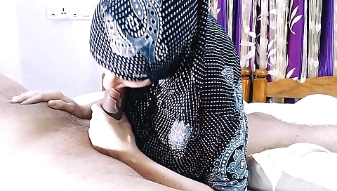 Naughty muslim slut with a sexy smile gets a facial