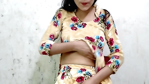Indian woman gives nice blowjob and enjoys getting fucked