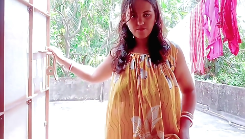 Amateur brunette with small titties and a huge ass suhahas