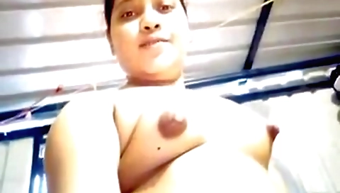 Hot nude video of a brunette with a big booty show cam
