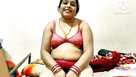 Indian chick gets on with a dildo in her tight hairy pussy