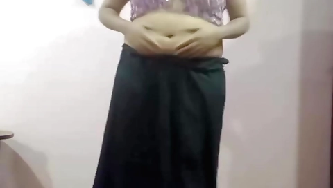 Big ass chick cums on camera as she plays with fingers