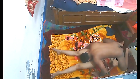 Indian brunette fucked with great pleasure in homemade clip