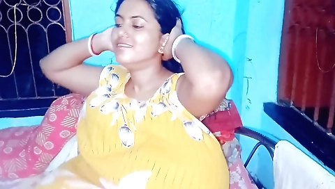 Indian amateur stepsister has fun with her pussy today