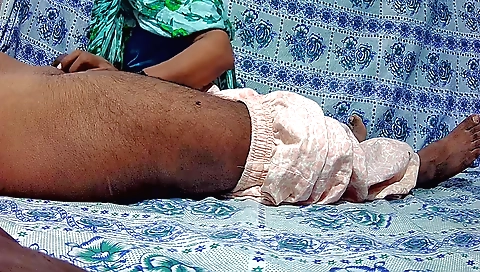 Indian teen girl shows us her sexy body and her tits