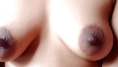 Desi hottie shows her hands and body in sexy poses in solo film