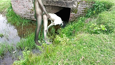 Indian woman with big boobs fucked in outdoor video
