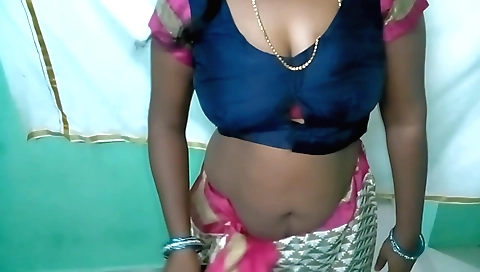 Indian brunette shows her big tits and pussy on solo clip