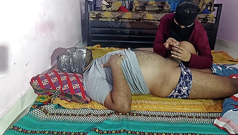 Handjob and sex with a nice chick in homemade sex scene